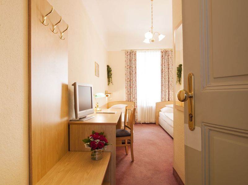 Hotel Graf Stadion Vienna Room photo